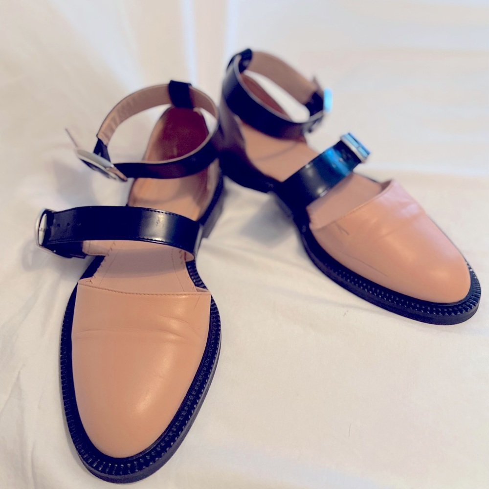 Inch2 Nude Closed Toe Sandal